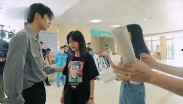 娱乐吃瓜小木,揭秘娱乐圈那些不为人知的幕后故事 第1张 娱乐吃瓜小木,揭秘娱乐圈那些不为人知的幕后故事 第1张